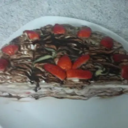 Schnelle Erdbeer-Bananen-Joghurt-Quark-Torte