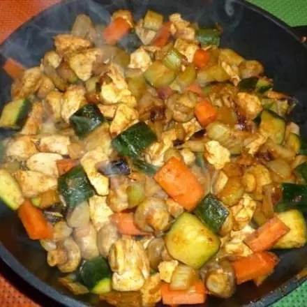 Gemüsepfanne mit Hühnerbrustfilet