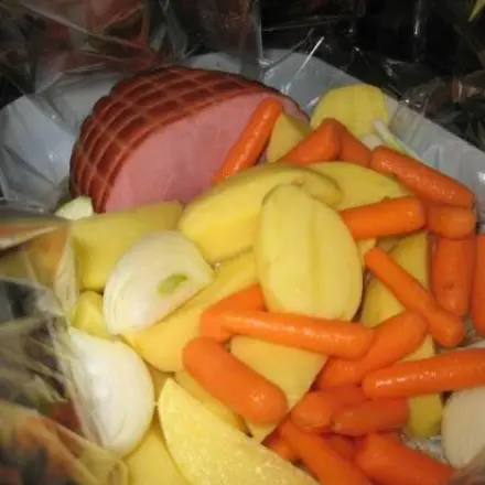 Komplettes Mittagessen aus dem Bratschlauch