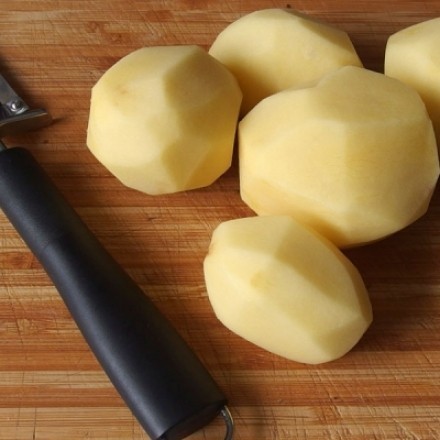 Kartoffeln auf Vorrat schälen