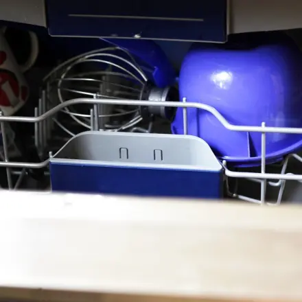 Gegen stinkende Spülmaschine