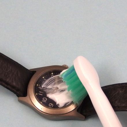Kratzer in der Uhr