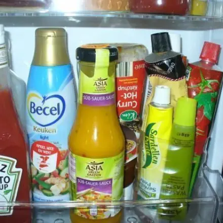 Tuben ordentlich im Kühlschrank aufbewahren