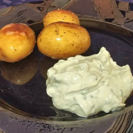 Neue Kartoffeln mit grünem Quark - gesund und köstlich