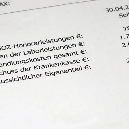 Zahnersatz-Kosten senken