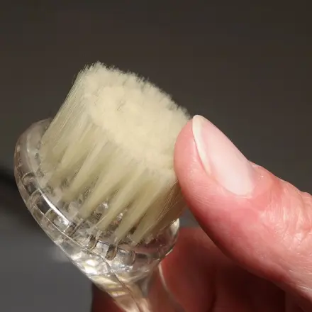 Gesicht reinigen mit Gesichtsbürstchen - sanftes Peeling