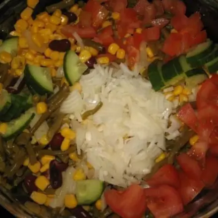 Sommersalat zu Gegrilltem