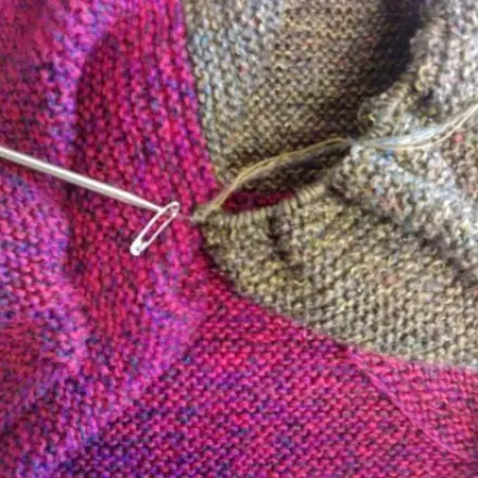Maschenstopper beim Stricken
