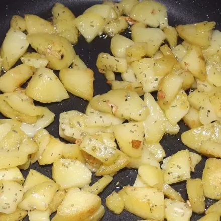 Knusprige & gesunde Knoblauch-Bratkartöffelchen