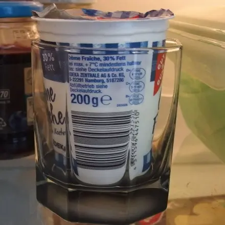 Nie wieder umgekippte Sahnebecher im Kühlschrank