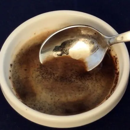 Mit Kaffeesatz zu babyweicher Haut