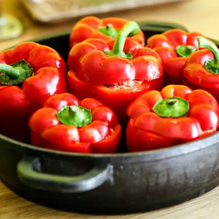 Gefüllte Paprikaschoten in Tomatensauce