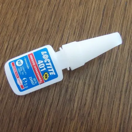 Sekundenkleber selbst entfernen mit Aceton