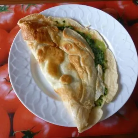 Eierpfannkuchen mit Speck und Spinat