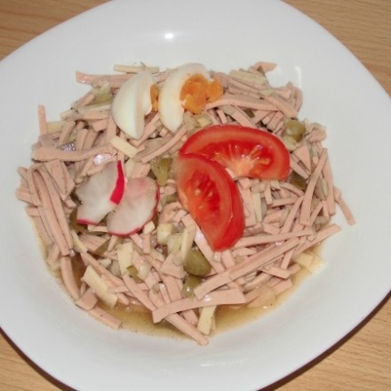 Wurstsalat mit Gurkenaufguss