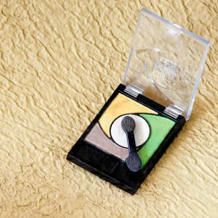 Lidschatten - wie die Farben intensiver werden