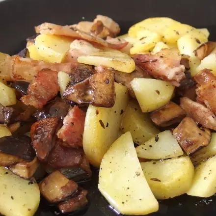 Gebratene Pilze mit Kümmel-Speck-Kartoffeln