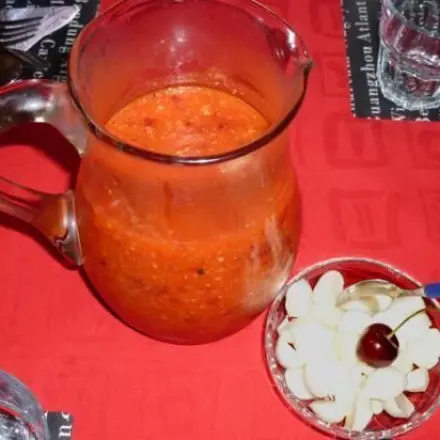 Pikante Kirsch-Gazpacho