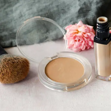Concealer hält länger mit Puder