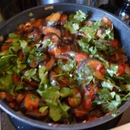 Cilantro-Auberginen-Tomaten-Pfanne