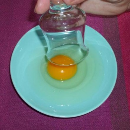 Für absolute Küchenneulinge: Eier narrensicher trennen