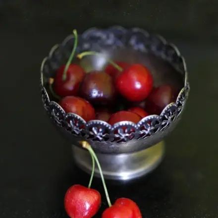 Kirschen entkernen mit der Spitze vom Kartoffelschäler