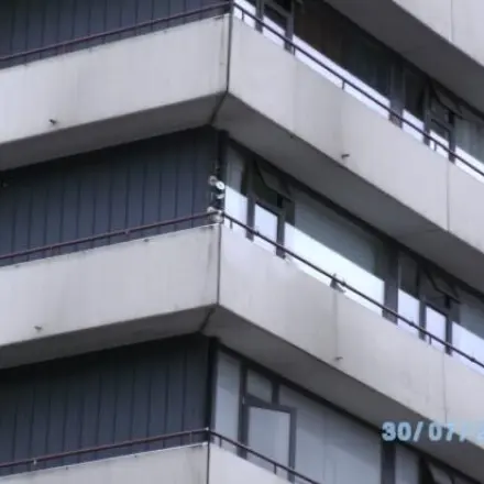 CDs gegen Stadttauben auf dem Balkon