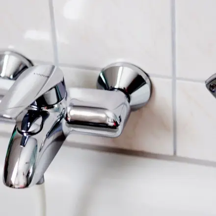 Badarmaturen / Perlatoren schnell entkalken