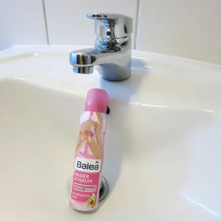 Rasierschaum für das Waschbecken