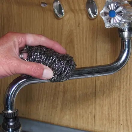 Verkalkte Armaturen & Verschmutzte Silikonfugen