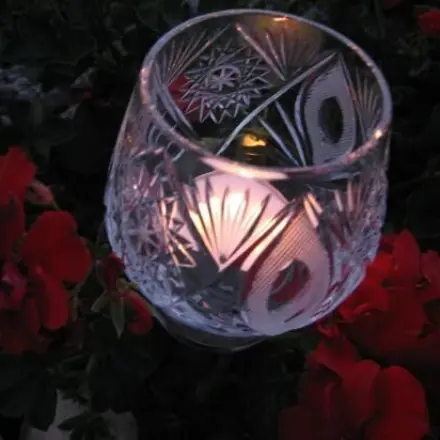 Fuß vom Weinglas abgebrochen? Windlicht draus machen