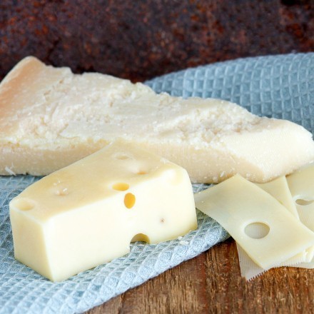 Käse fürs Überbacken mit dem Sparschäler