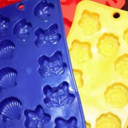 Kräuterbutter dekorativ servieren