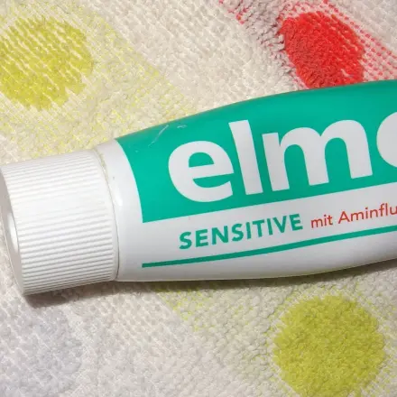 Grasflecken entfernen mit Zahncreme