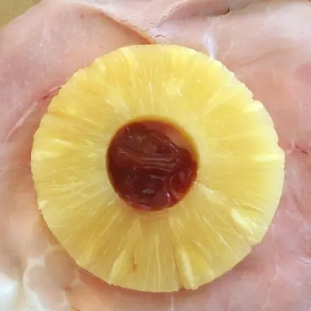 Hawaii-Toast mit Ketchup statt mit Kirsche