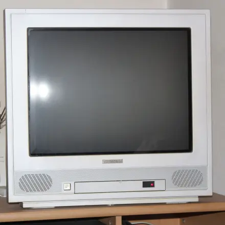Vergilbter verrauchter PC und TV mit Backofenspray reinigen