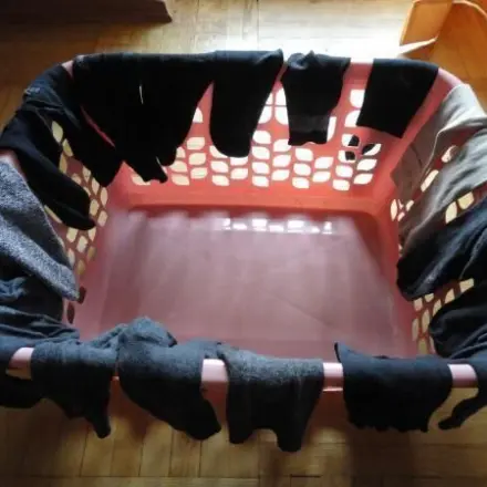 Aufhängen und Sortieren von Socken erleichtern