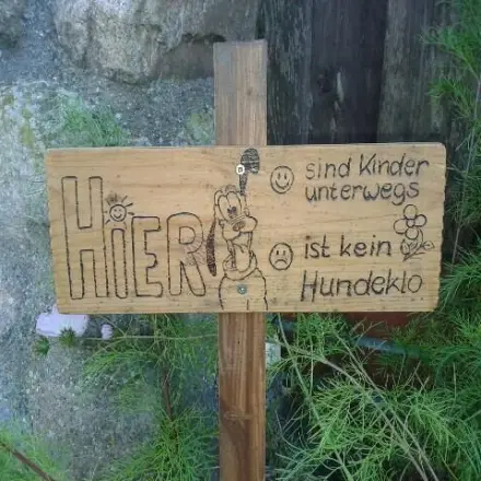 Ärger über Hundekot - freundlicher Hinweis an Hundehalter