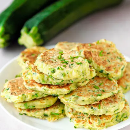 Kleine Zucchini-Pfannkuchen