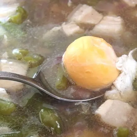 Zu salzige Suppe? Salz mit Ei binden