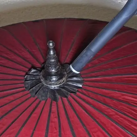 Lampenschirme mit dem Staubsauger entstauben