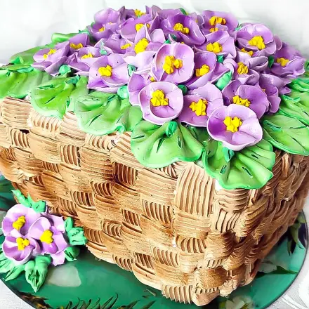 Kuchenboden rutscht auf Tortenplatte