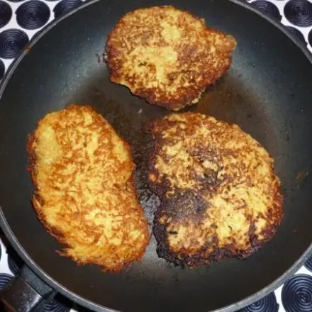 Reibekuchen mit Knollensellerie und Zimtapfelmus