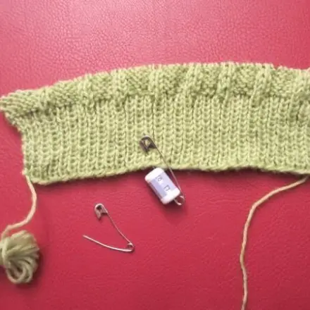 Anschlagsfaden beim Stricken