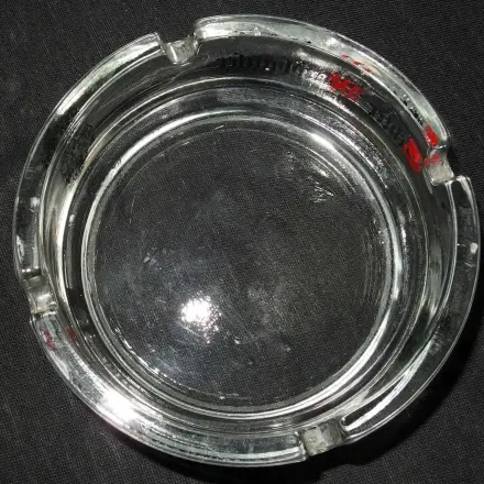 Richtig verdreckte Aschenbecher reinigen