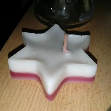 Kerze mit Plätzchenausstecher formen