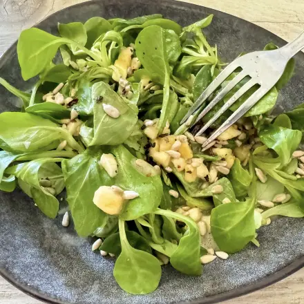 Feldsalat mit Banane