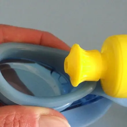 Beschlagen der Schwimm- oder Taucherbrille verhindern