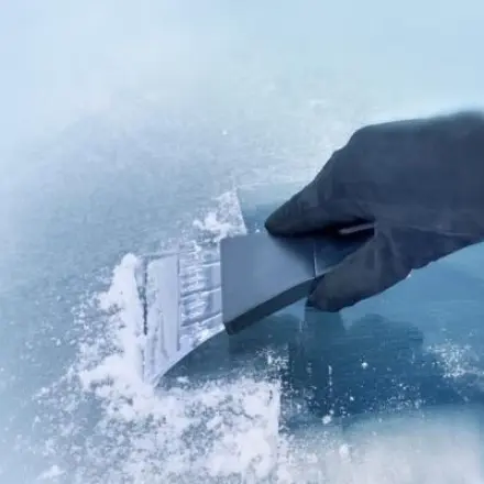 Eiskratzen - Autoscheiben enteisen