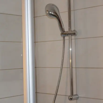 Dusche sauber - Essigreiniger aus der Sprühflasche